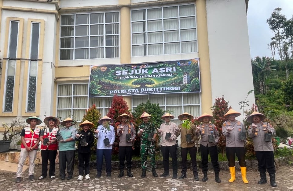 Sinergi Pemerintah, POLRI, dan Mahasiswa KKN UGM TAPAK KOTO Realisasikan Program SEJUK ASRI di Kecamatan IV KOTO